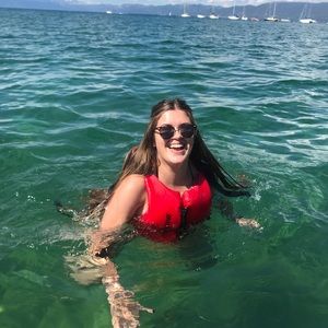 Meet your Posher, Victoria